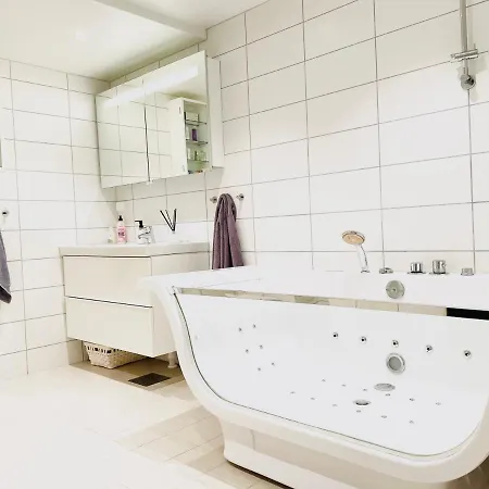 ***upscale***city Center* Guest house *
